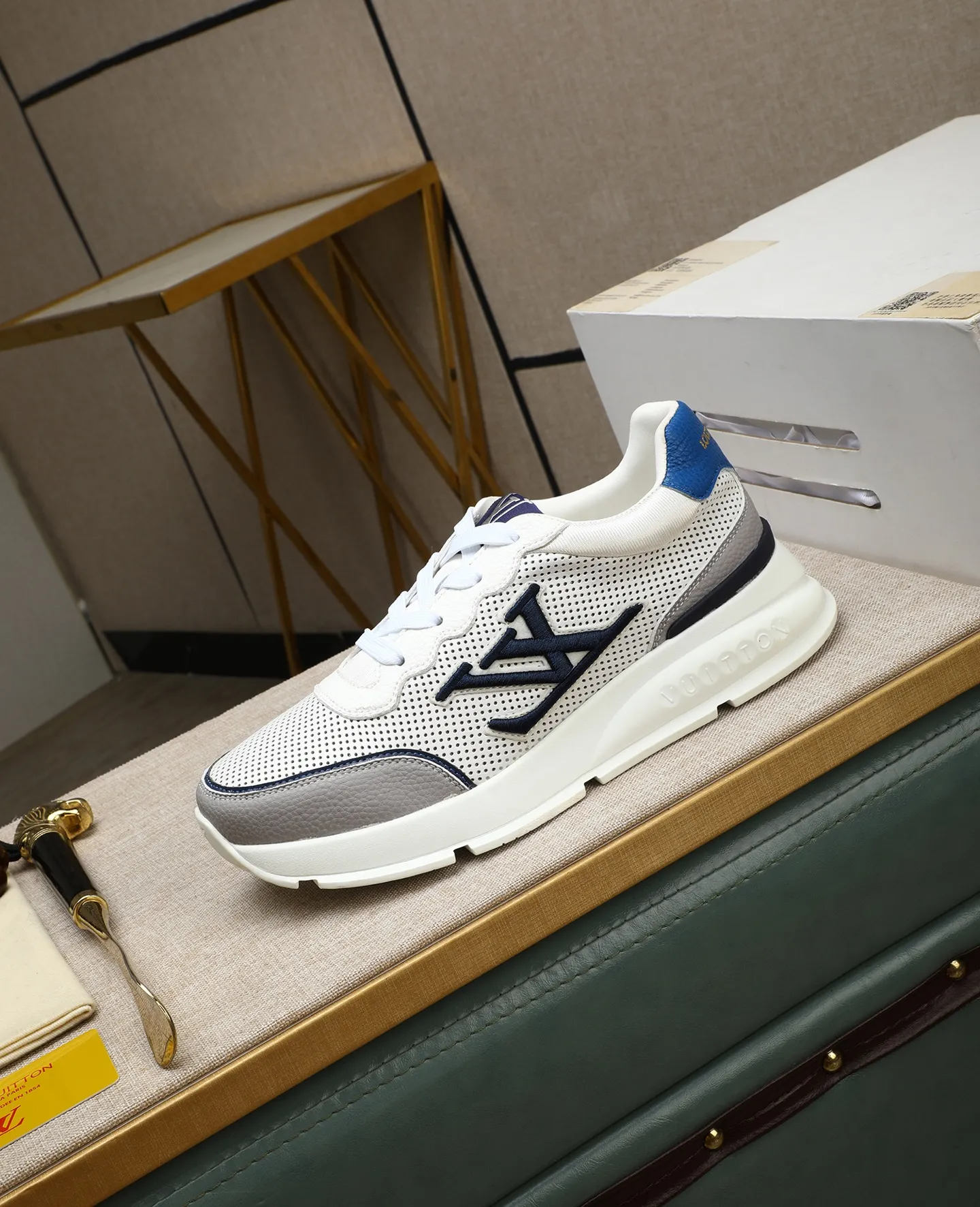 Men's shoes 💰460 📛📛【LOUIS VUITTON】Louis Vuitton official website synchronized new products 👟Milan fashion catwalk style 🇰🇾🇰🇾LV family logo, celebrity style, a must-have for fashionistas ⚠️First-layer calfskin ➕Genuine leather lining ➕Official website original version special outsole 👞Number 38-44